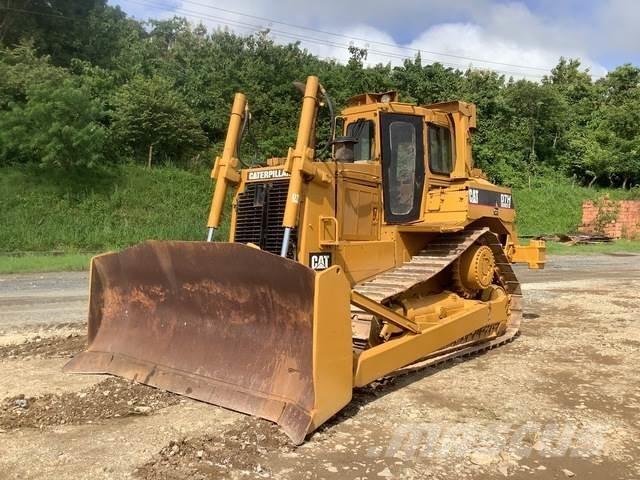 CAT D7H Telaketjupuskutraktorit