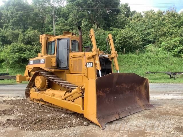 CAT D7H Telaketjupuskutraktorit