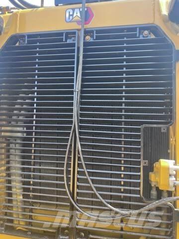 CAT D8GC Telaketjupuskutraktorit
