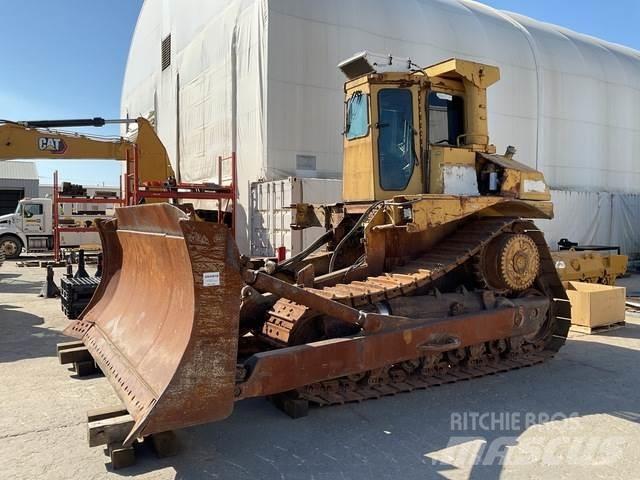 CAT D8L Telaketjupuskutraktorit