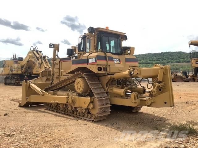 CAT D8R Telaketjupuskutraktorit