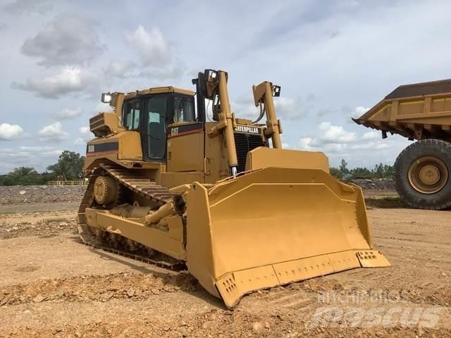 CAT D8R Telaketjupuskutraktorit