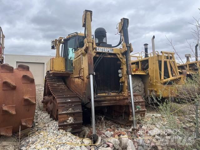CAT D8R Telaketjupuskutraktorit