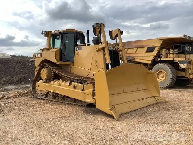 CAT D8T Telaketjupuskutraktorit
