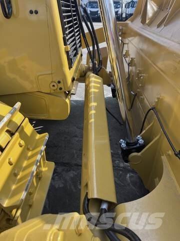 CAT D8T Telaketjupuskutraktorit