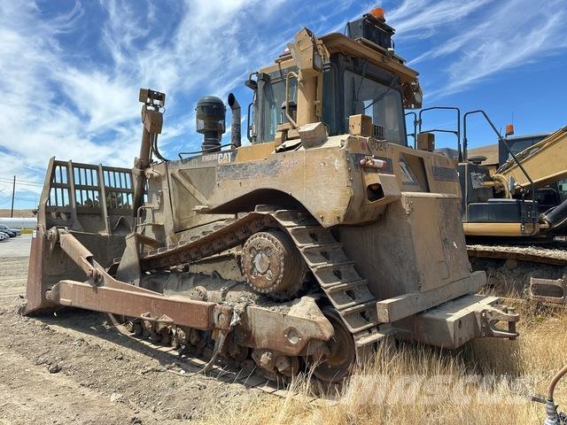 CAT D8T Telaketjupuskutraktorit