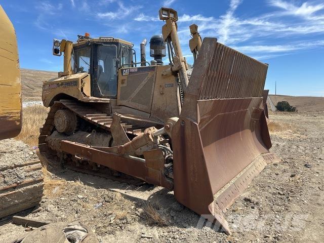 CAT D8T Telaketjupuskutraktorit