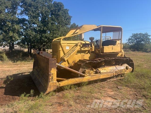 CAT D9G Telaketjupuskutraktorit