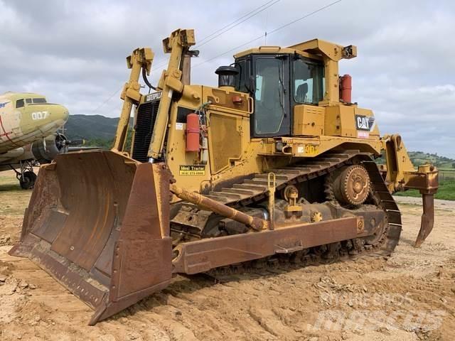 CAT D9T Telaketjupuskutraktorit