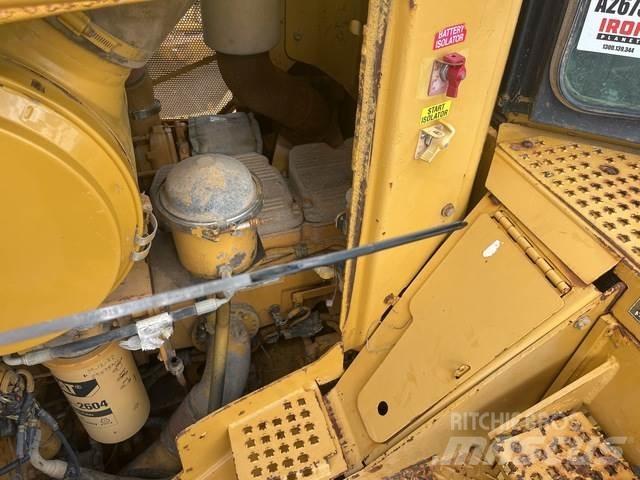 CAT D9T Telaketjupuskutraktorit