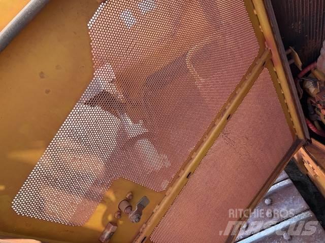 CAT D9T Telaketjupuskutraktorit