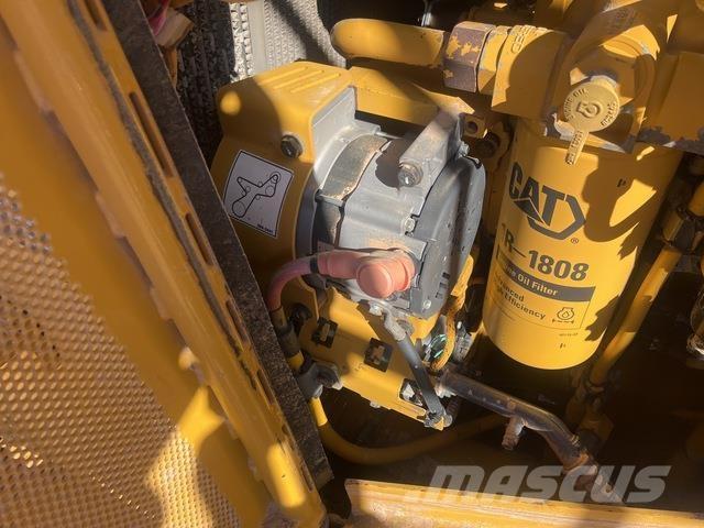 CAT D9T Telaketjupuskutraktorit