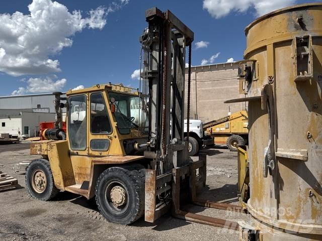 CAT DP90 Maastotrukit