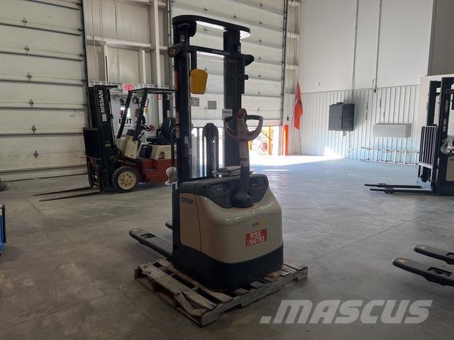 Crown ES 4000 Ajettavat pinoamisvaunut