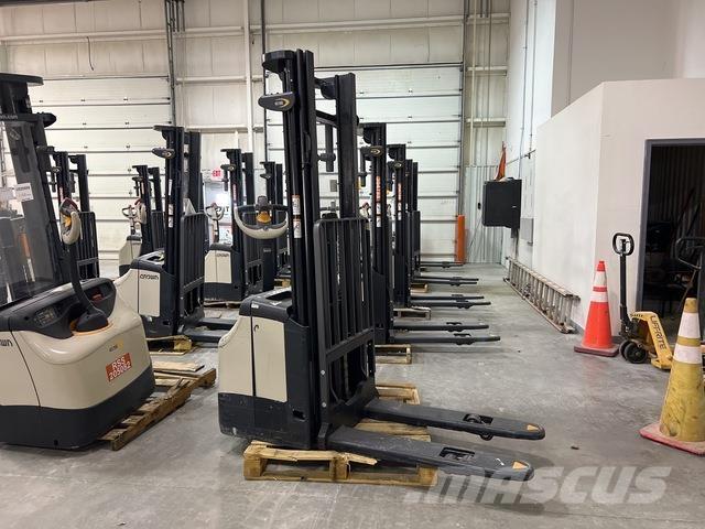 Crown ES 4000 Ajettavat pinoamisvaunut