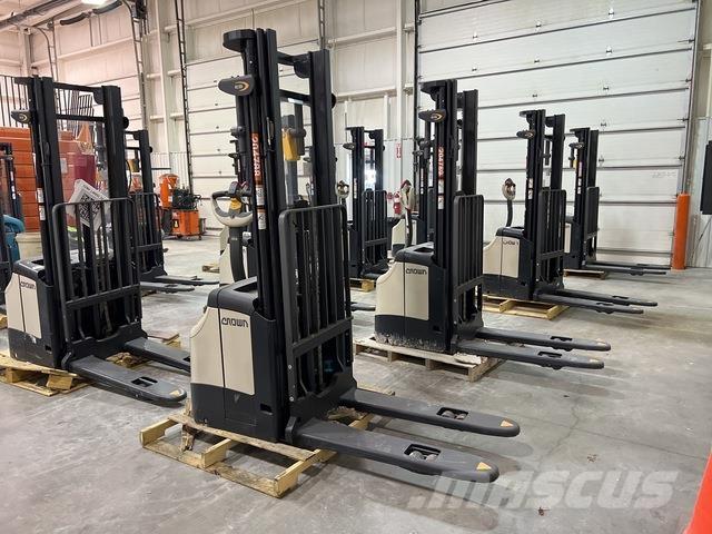 Crown ES 4000 Ajettavat pinoamisvaunut