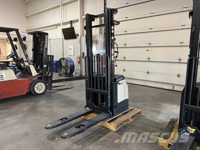 Crown ES 4000 Ajettavat pinoamisvaunut