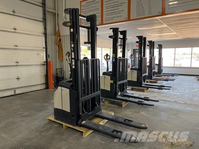 Crown ES 4000 Ajettavat pinoamisvaunut