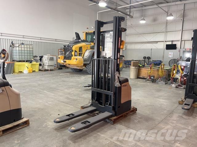 Crown ES 4000 Ajettavat pinoamisvaunut