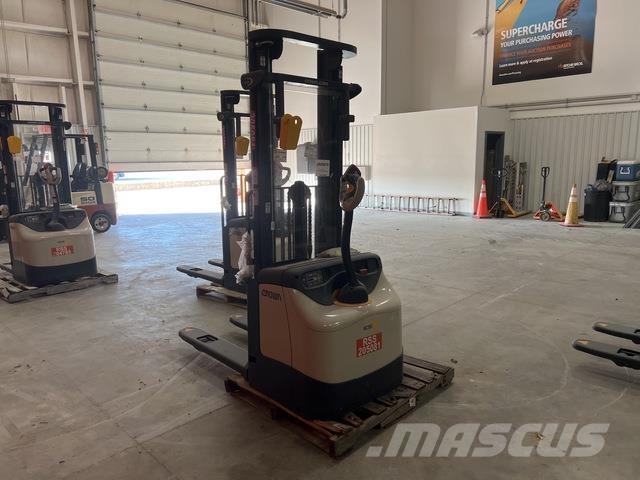 Crown ES 4000 Ajettavat pinoamisvaunut