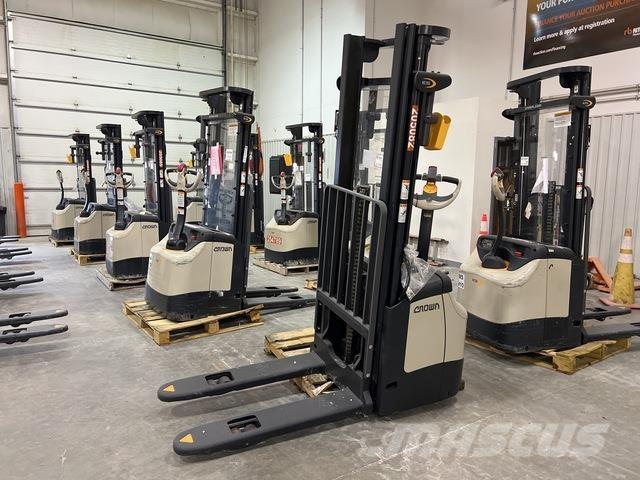 Crown ES 4000 Ajettavat pinoamisvaunut