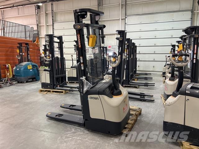 Crown ES 4000 Ajettavat pinoamisvaunut