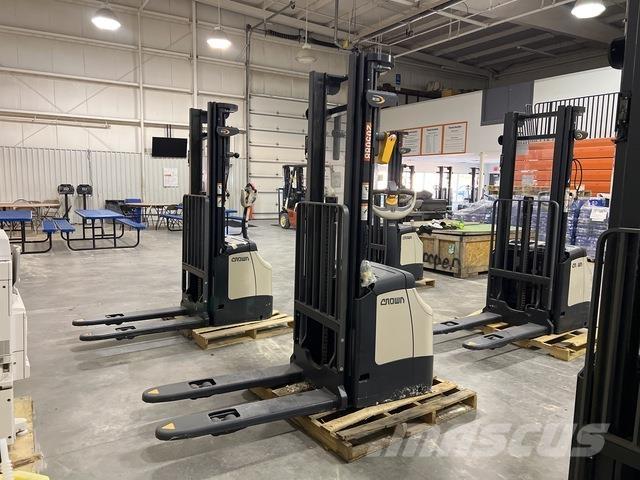 Crown ES 4000 Ajettavat pinoamisvaunut