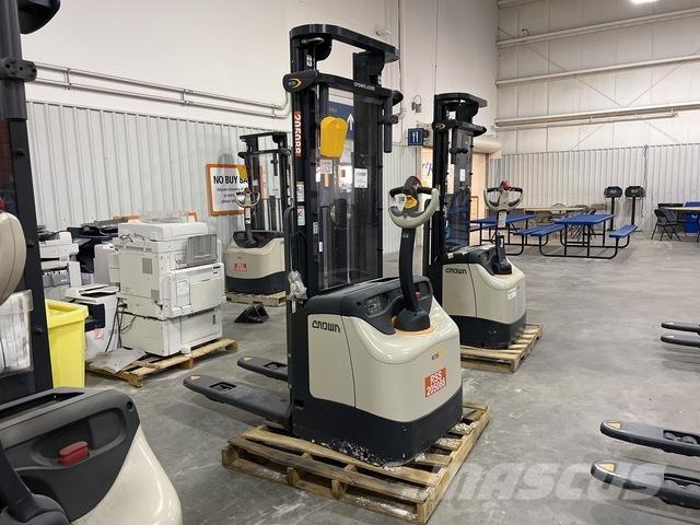 Crown ES 4000 Ajettavat pinoamisvaunut