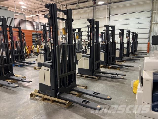 Crown ES 4000 Ajettavat pinoamisvaunut