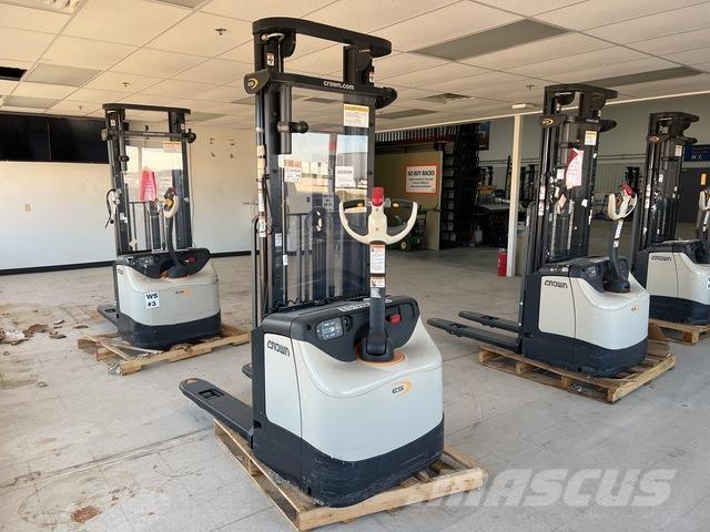 Crown ES 4000 Ajettavat pinoamisvaunut