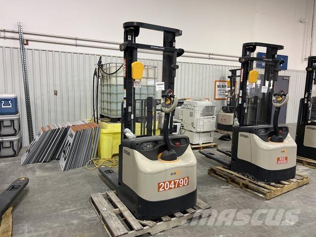 Crown ES 4000 Ajettavat pinoamisvaunut