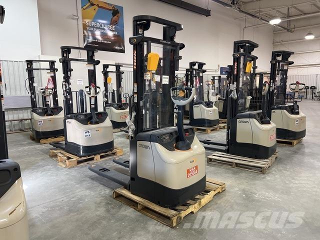 Crown ES 4000 Ajettavat pinoamisvaunut