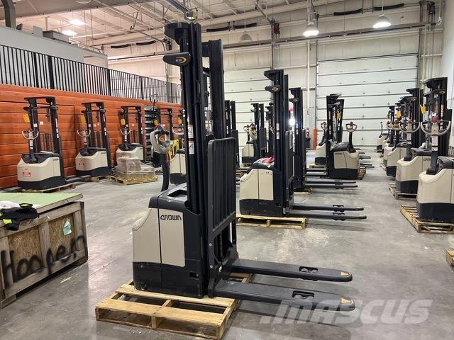 Crown ES 4000 Ajettavat pinoamisvaunut