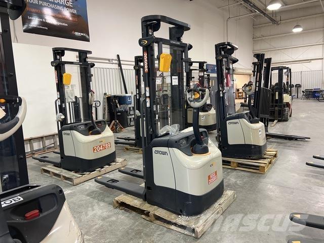 Crown ES 4000 Ajettavat pinoamisvaunut