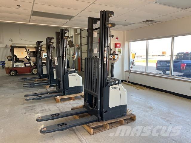 Crown ES 4000 Ajettavat pinoamisvaunut