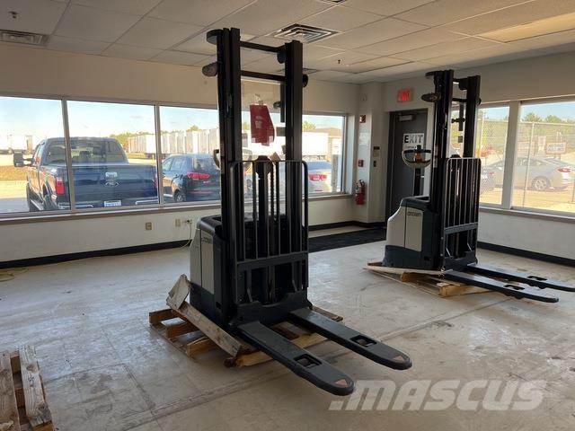 Crown ES 4000 Ajettavat pinoamisvaunut