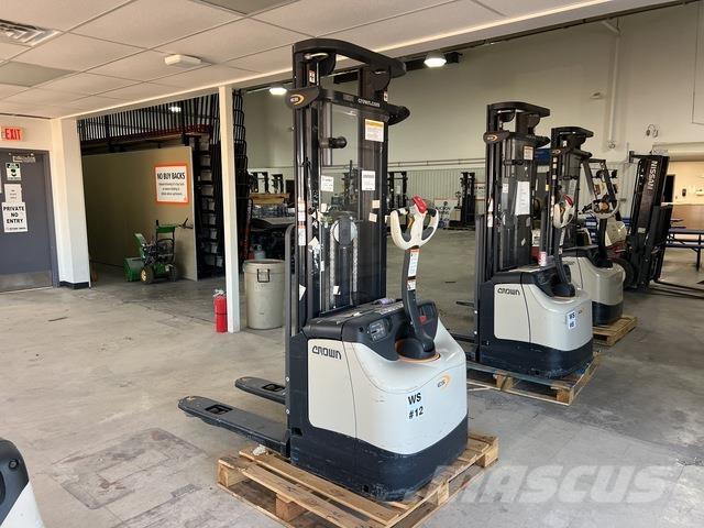 Crown ES 4000 Ajettavat pinoamisvaunut