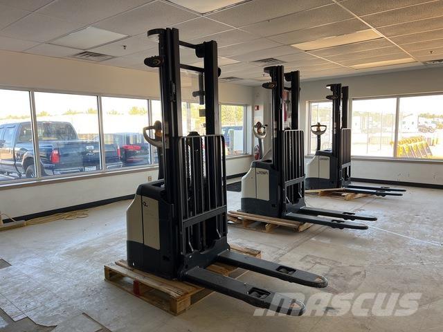 Crown ES 4000 Ajettavat pinoamisvaunut