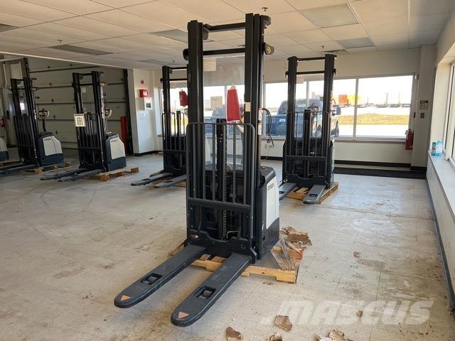 Crown ES 4000 Ajettavat pinoamisvaunut