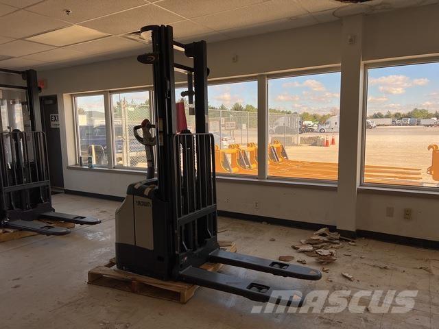 Crown ES 4000 Ajettavat pinoamisvaunut