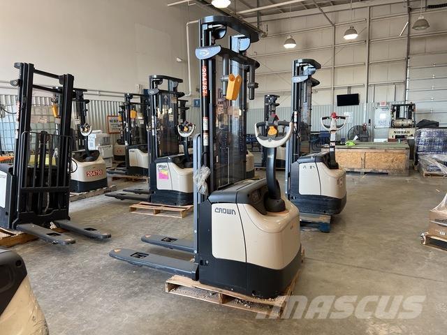 Crown ES 4000 Ajettavat pinoamisvaunut