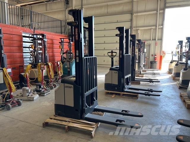 Crown ES 4000 Ajettavat pinoamisvaunut