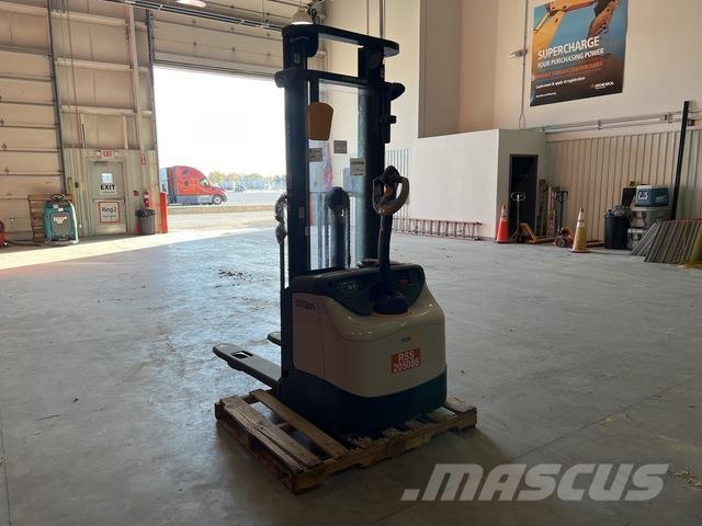 Crown ES 4000 Ajettavat pinoamisvaunut