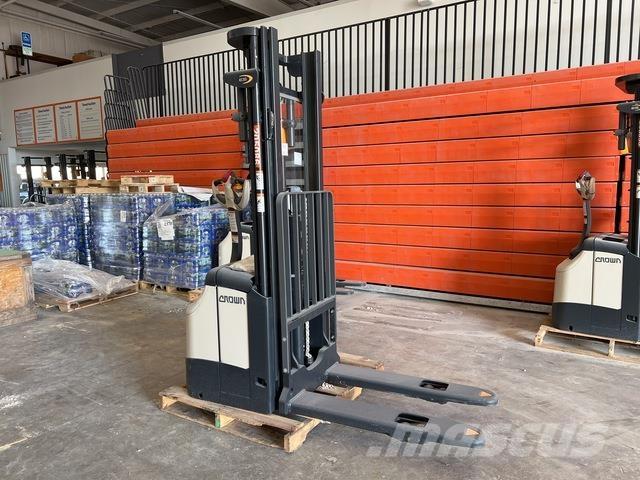 Crown ES 4000 Ajettavat pinoamisvaunut