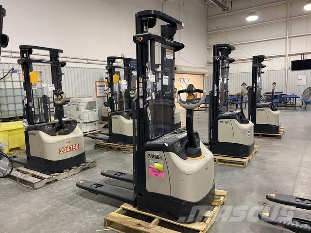 Crown ES 4000 Ajettavat pinoamisvaunut