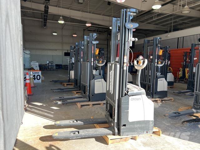 Crown ES 4000 Ajettavat pinoamisvaunut