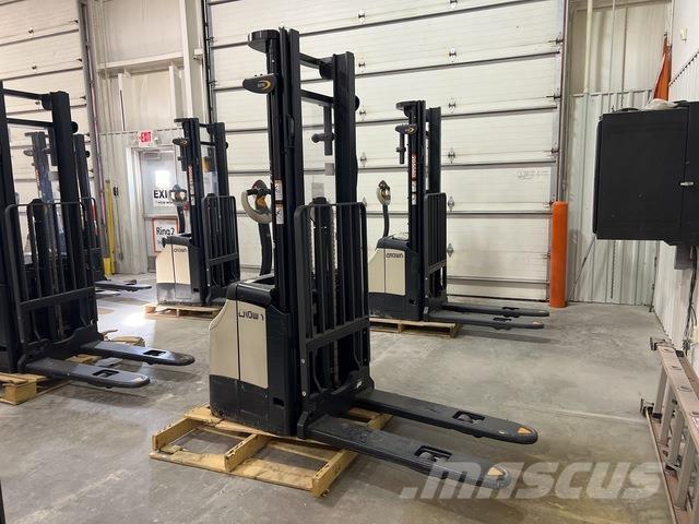 Crown ES 4000 Ajettavat pinoamisvaunut