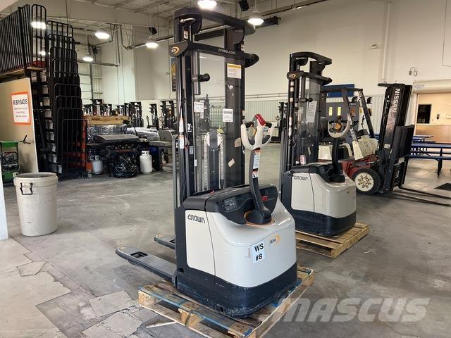 Crown ES 4000 Ajettavat pinoamisvaunut