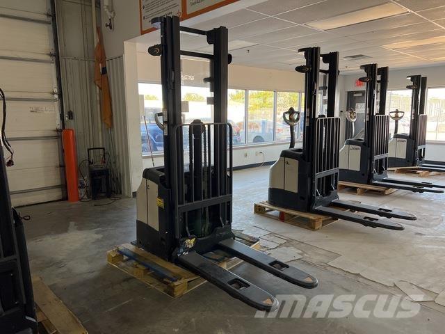 Crown ES 4000 Ajettavat pinoamisvaunut