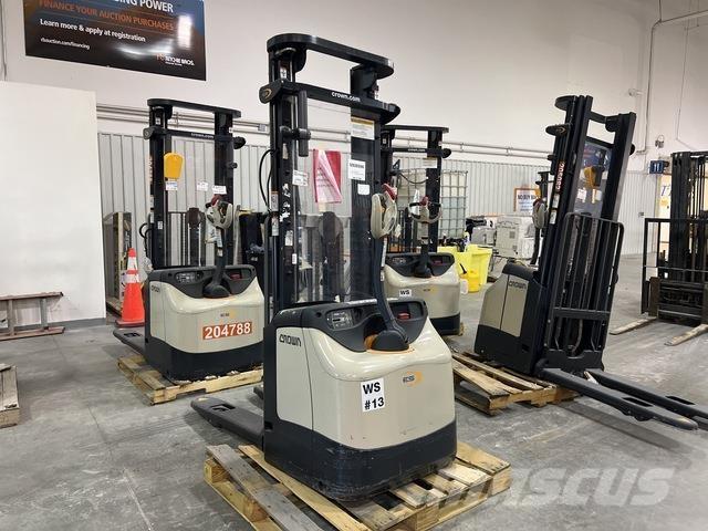 Crown ES 4000 Ajettavat pinoamisvaunut